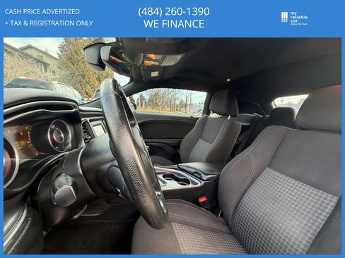 Used 2015 Dodge Challenger SXT image 15