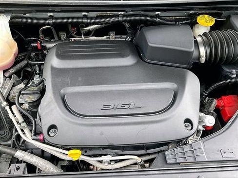 Used 2023 Chrysler Pacifica Touring-L FWD image 34