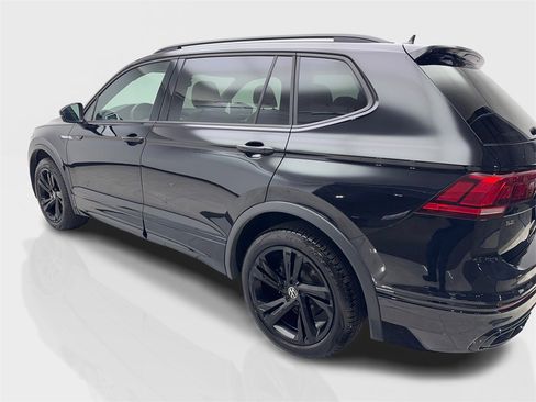 Used 2024 Volkswagen Tiguan SE R-Line image 14