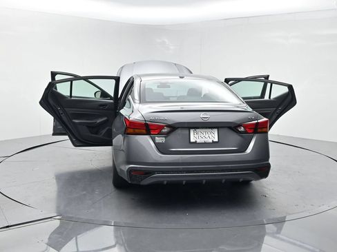 Used 2024 Nissan Altima 2.5 SV FWD image 27