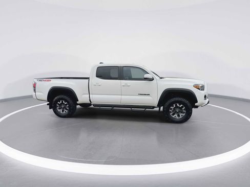 Certified 2023 Toyota Tacoma TRD Off-Road w/ Technology Package AWD/4WD image 9