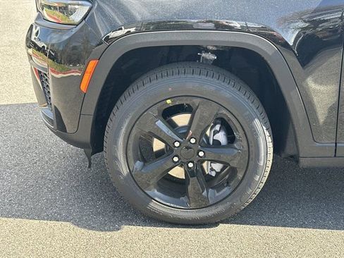 New 2026 Jeep Grand Cherokee Limited image 13