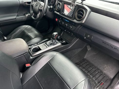 Used 2022 Toyota Tacoma TRD Off-Road w/ Technology Package image 14