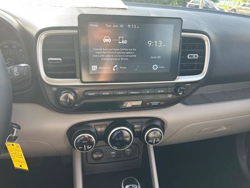 Used 2020 Hyundai Venue SEL w/ Convenience Package FWD image 13
