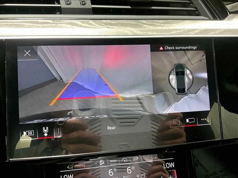 Used 2022 Audi e-tron Premium Plus image 21