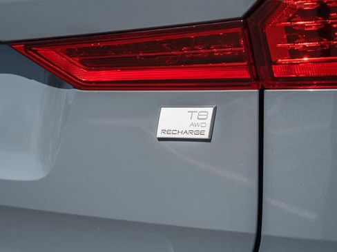 Certified 2022 Volvo XC60 T8 R-Design w/ Advanced Package image 8