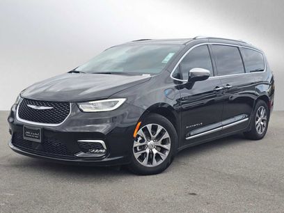 Used 2023 Chrysler Pacifica Pinnacle