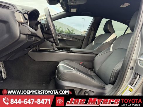 Used 2025 Toyota Camry SE image 27