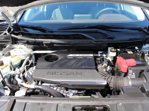 Used 2023 Nissan Rogue SV image 12