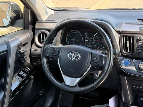 Used 2018 Toyota RAV4 Limited AWD/4WD image 14