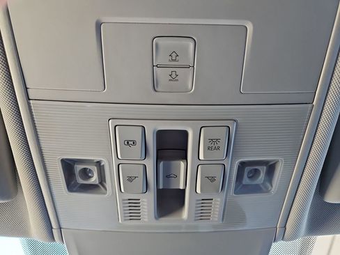 Used 2024 Volkswagen Tiguan Wolfsburg Edition image 20