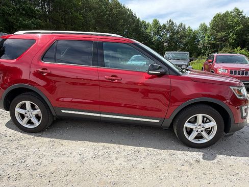 Used 2016 Ford Explorer XLT w/ Equipment Group 202A AWD/4WD image 7