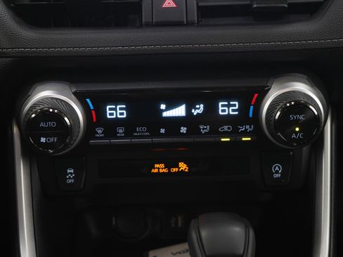 Used 2025 Toyota RAV4 XLE AWD/4WD image 18