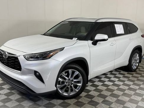 Used 2022 Toyota Highlander Limited AWD/4WD image 1
