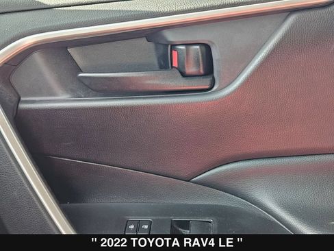 Used 2022 Toyota RAV4 LE FWD image 10