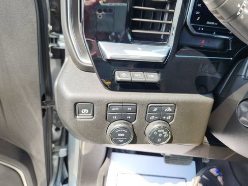 Used 2025 Chevrolet Silverado 1500 LTZ AWD/4WD image 16