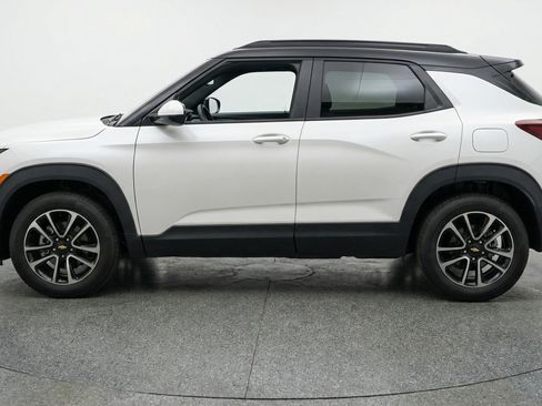 Used 2025 Chevrolet TrailBlazer LT w/ Driver Confidence Package image 5