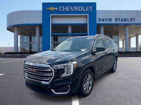 Used 2024 GMC Terrain SLT FWD image 1