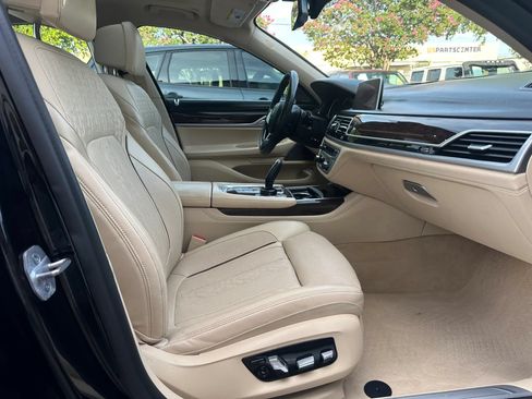 Used 2019 BMW 740i w/ Executive Package RWD image 21