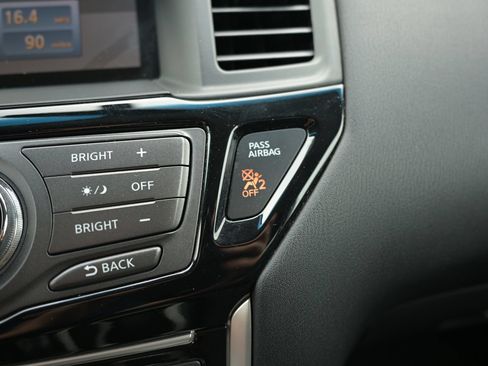 Used 2015 Nissan Pathfinder SV FWD image 27