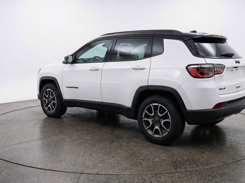 Used 2025 Jeep Compass Trailhawk AWD/4WD image 6