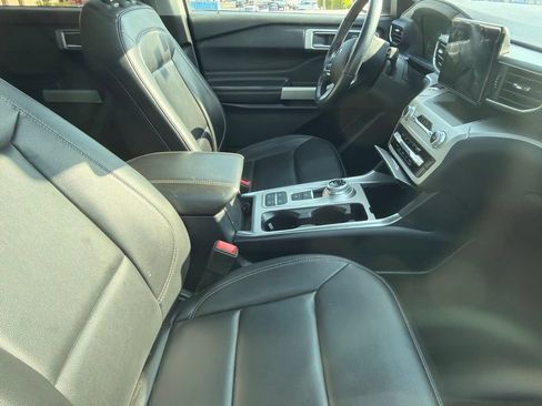 Used 2021 Ford Explorer XLT w/ Equipment Group 202A RWD image 4