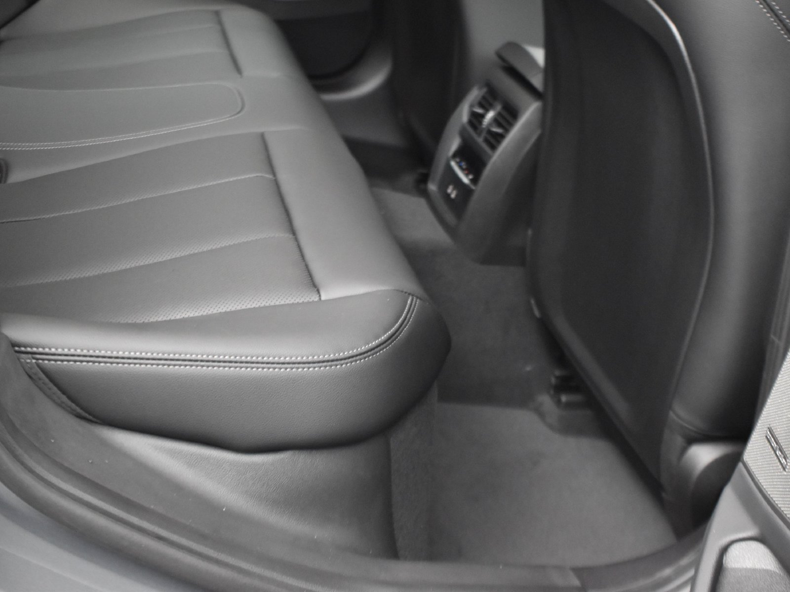 Certified 2026 BMW 330i Sedan w/ M Sport Package RWD image 17