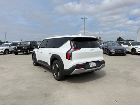 Used 2024 Kia EV9 Light Long Range RWD image 2