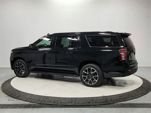 Used 2024 Chevrolet Suburban RST image 5