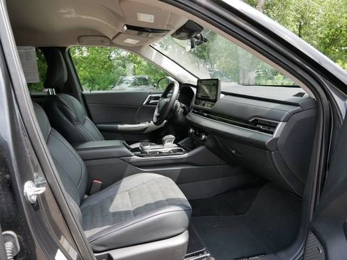Used 2025 Mitsubishi Outlander AWD image 8
