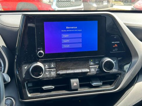Used 2023 Toyota Highlander XLE image 22