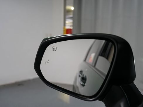 Used 2023 Toyota Sienna XLE FWD image 33