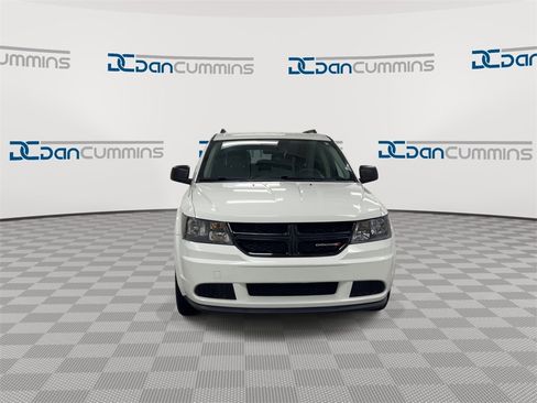 Used 2018 Dodge Journey SE w/ Popular Equipment Group image 3