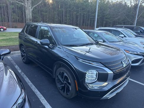 Used 2024 Mitsubishi Outlander SE image 4