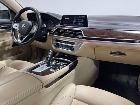 Used 2020 BMW 750i xDrive w/ Executive Package AWD/4WD image 28