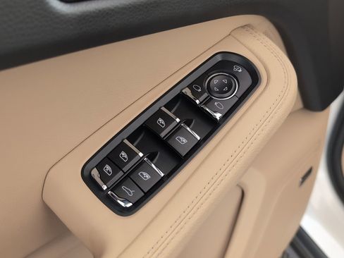 Used 2025 Porsche Macan image 26