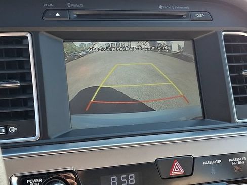 Used 2017 Hyundai Sonata SE FWD image 4