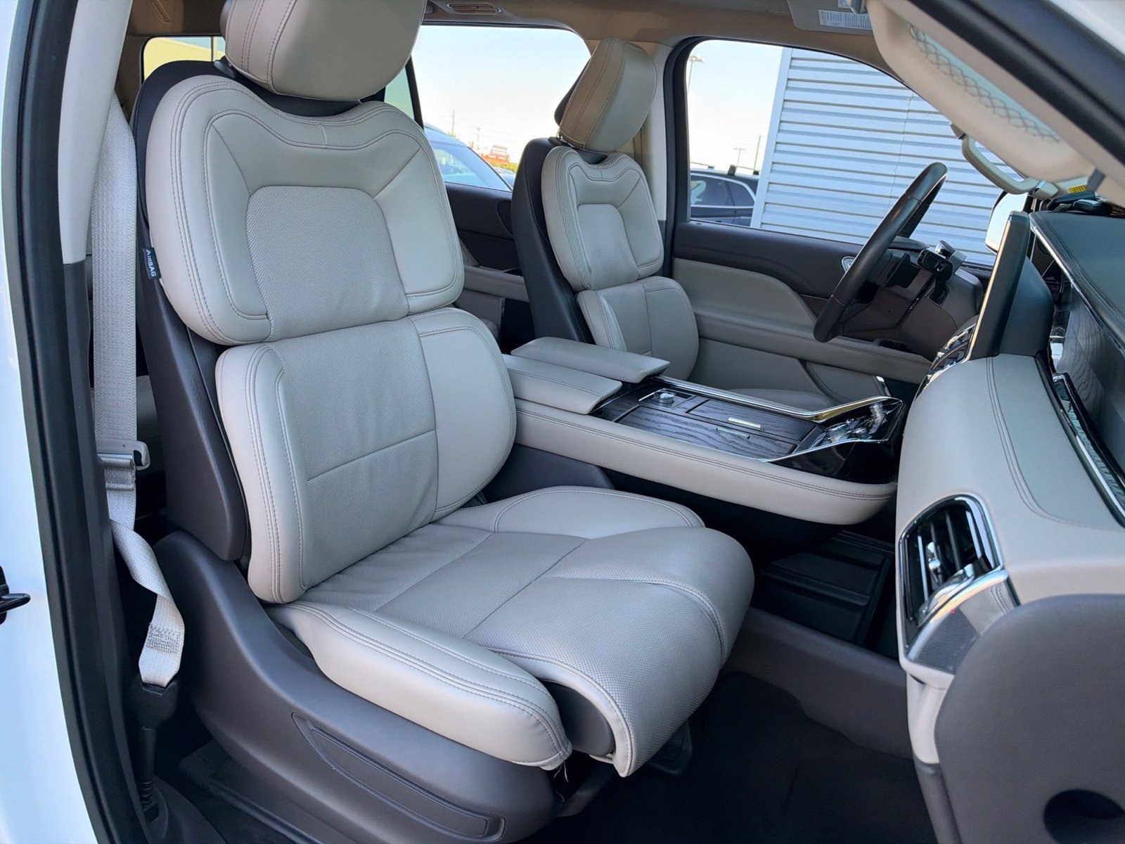 Used 2024 Lincoln Navigator Premiere AWD/4WD image 41