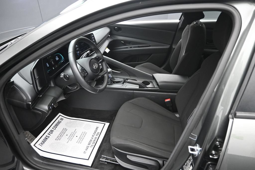 Used 2025 Hyundai Elantra Sport w/ Cargo Package FWD image 10