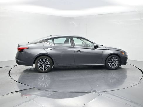 Used 2024 Nissan Altima 2.5 SV FWD image 4