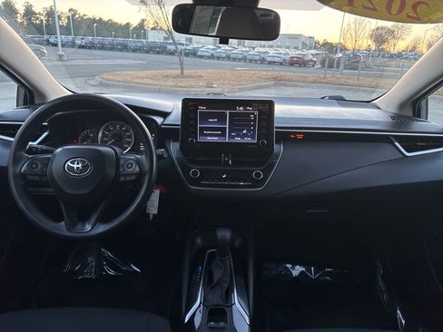 Used 2021 Toyota Corolla LE image 16