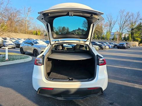 Used 2024 Tesla Model Y Long Range image 9