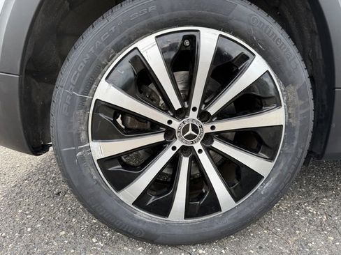 Used 2021 Mercedes-Benz GLB 250 4MATIC image 9