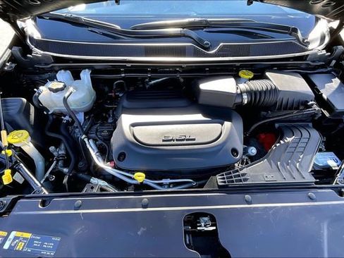 Used 2024 Chrysler Pacifica Touring-L image 21