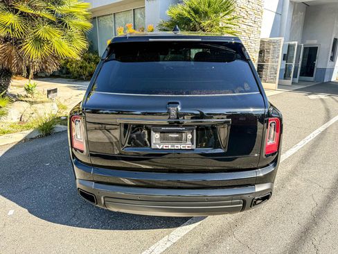 Used 2020 Rolls-Royce Cullinan Black Badge image 13