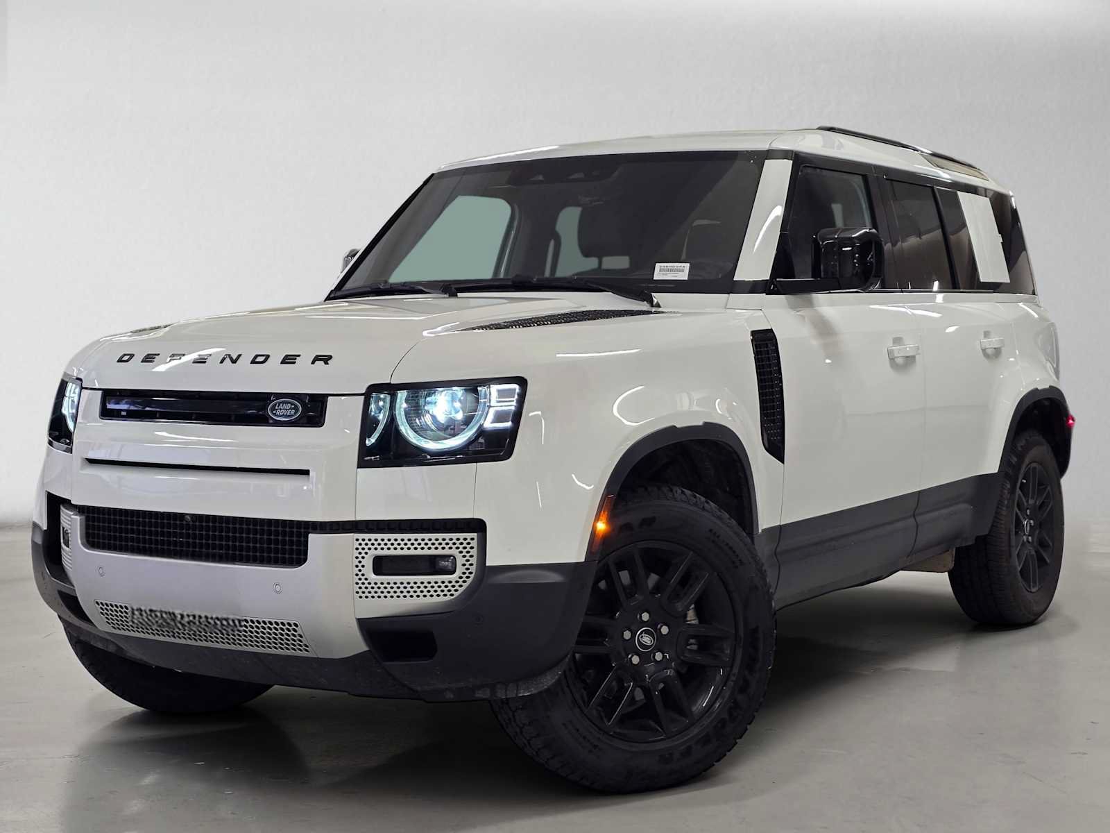 Used 2025 Land Rover Defender 110 S AWD/4WD image 2