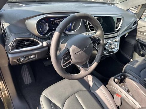 New 2027 Chrysler Pacifica Select w/ Family Tech Group FWD image 19