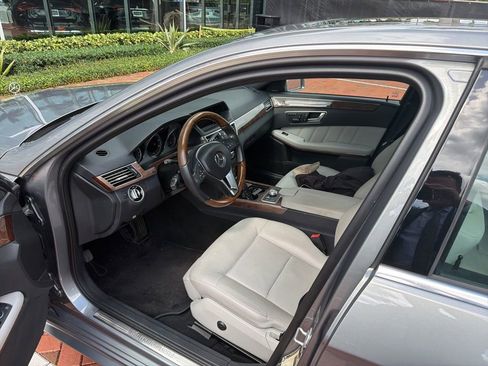 Used 2012 Mercedes-Benz E 350 4MATIC Sedan image 3