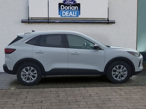 Used 2024 Ford Escape Active AWD/4WD image 2