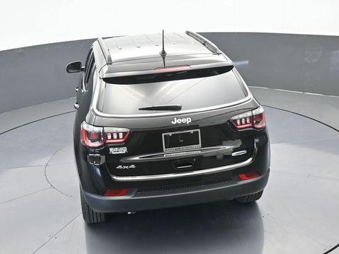 Used 2025 Jeep Compass Latitude image 47